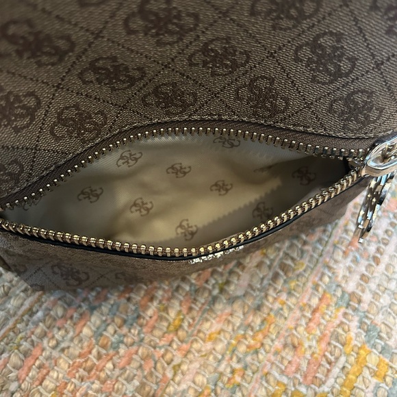 NWOT Guess mini logo backpack - Picture 7 of 8